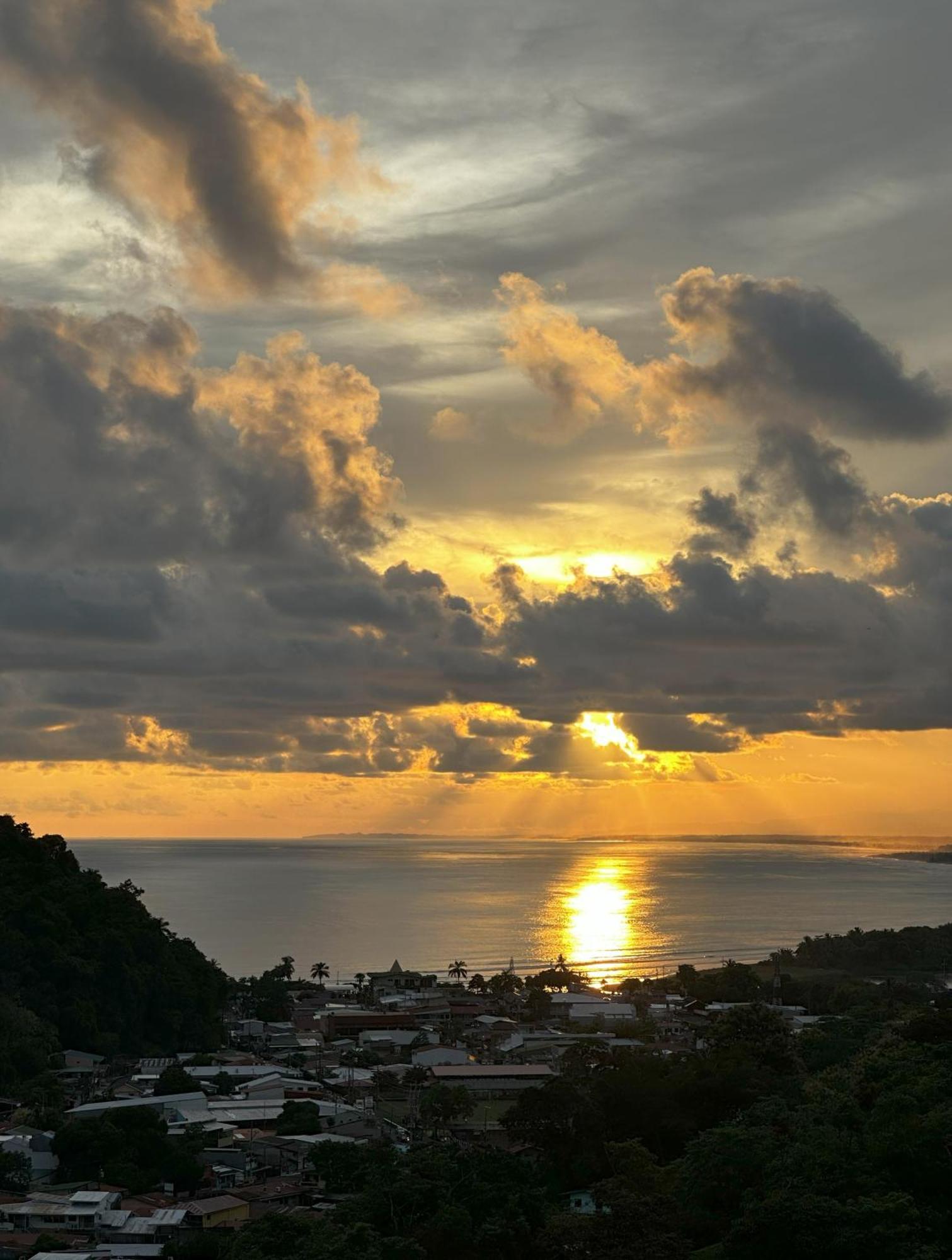 Vista Del Pacifico. Daire Quepos Dış mekan fotoğraf